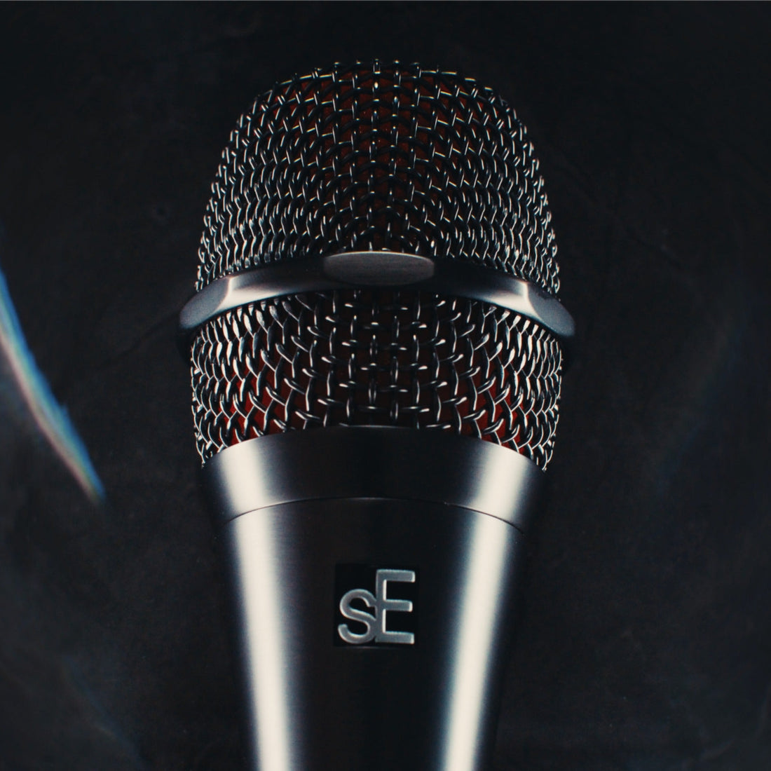 sE Electronics V8 dynamic vocal microphone close-up