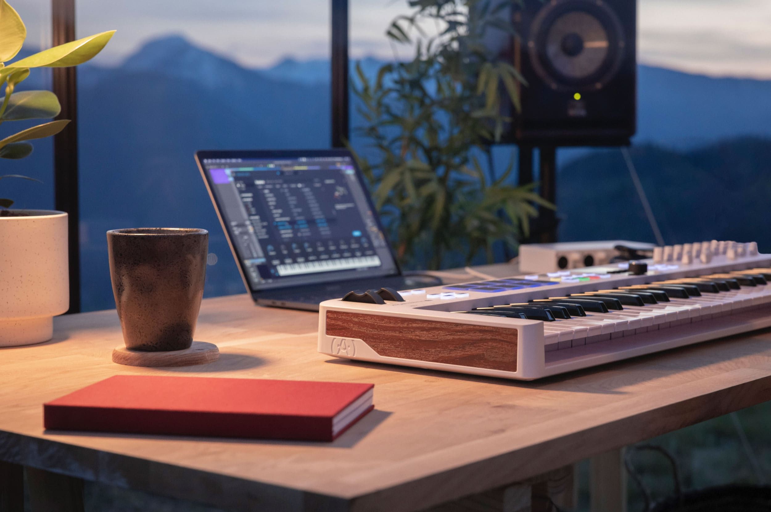 Arturia KeyLab Essential 61 MK3 (White, B-Stock)