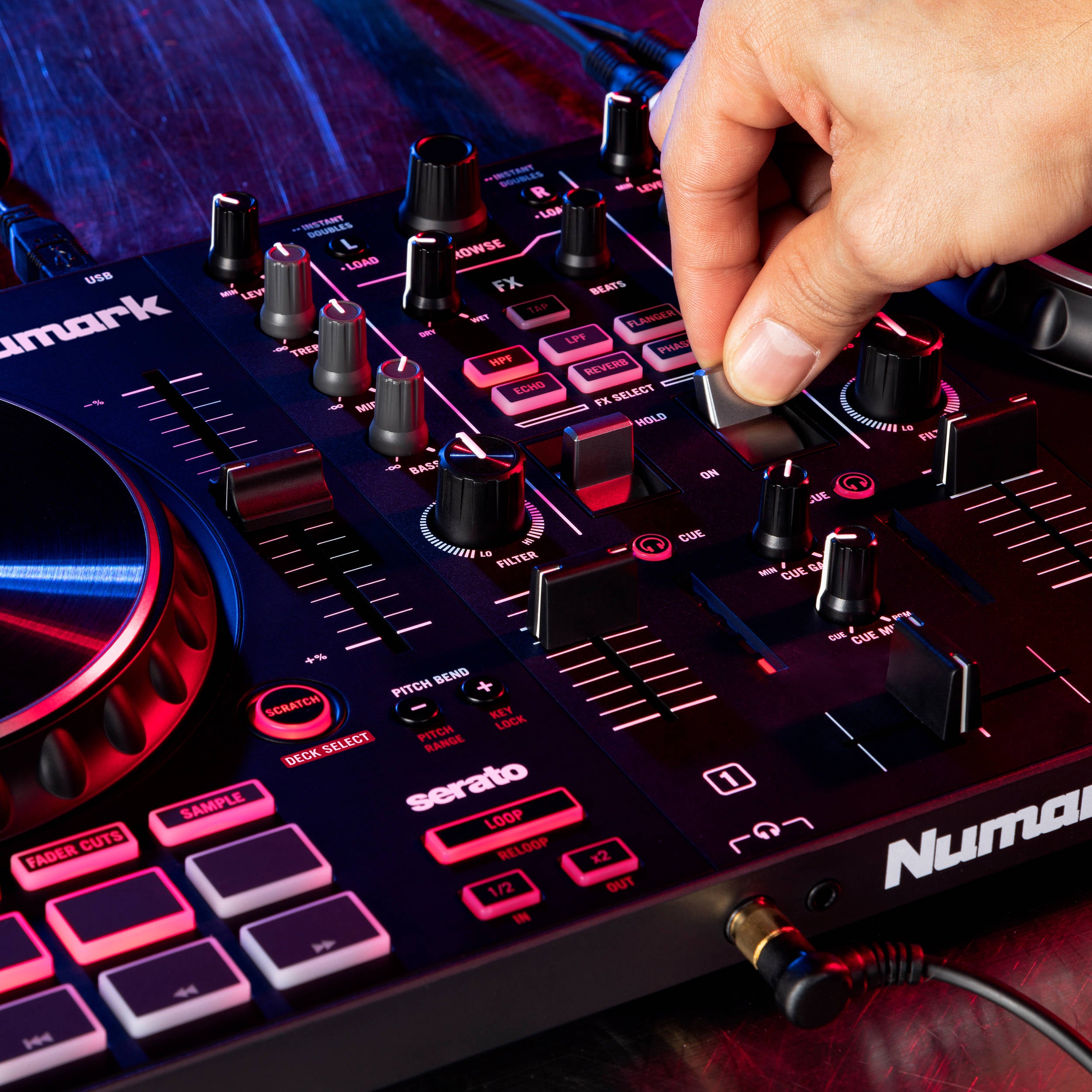 Numark Mixtrack Platinum FX