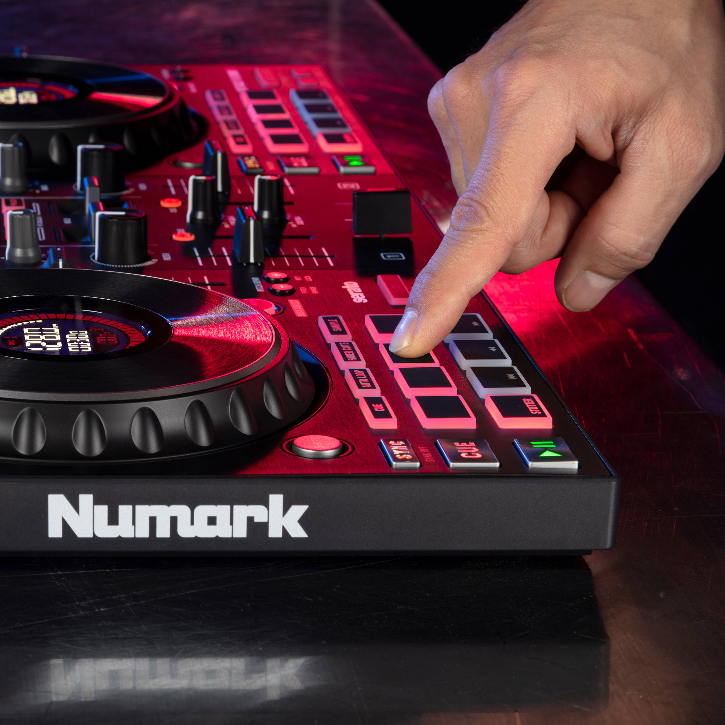 Numark Mixtrack Platinum FX