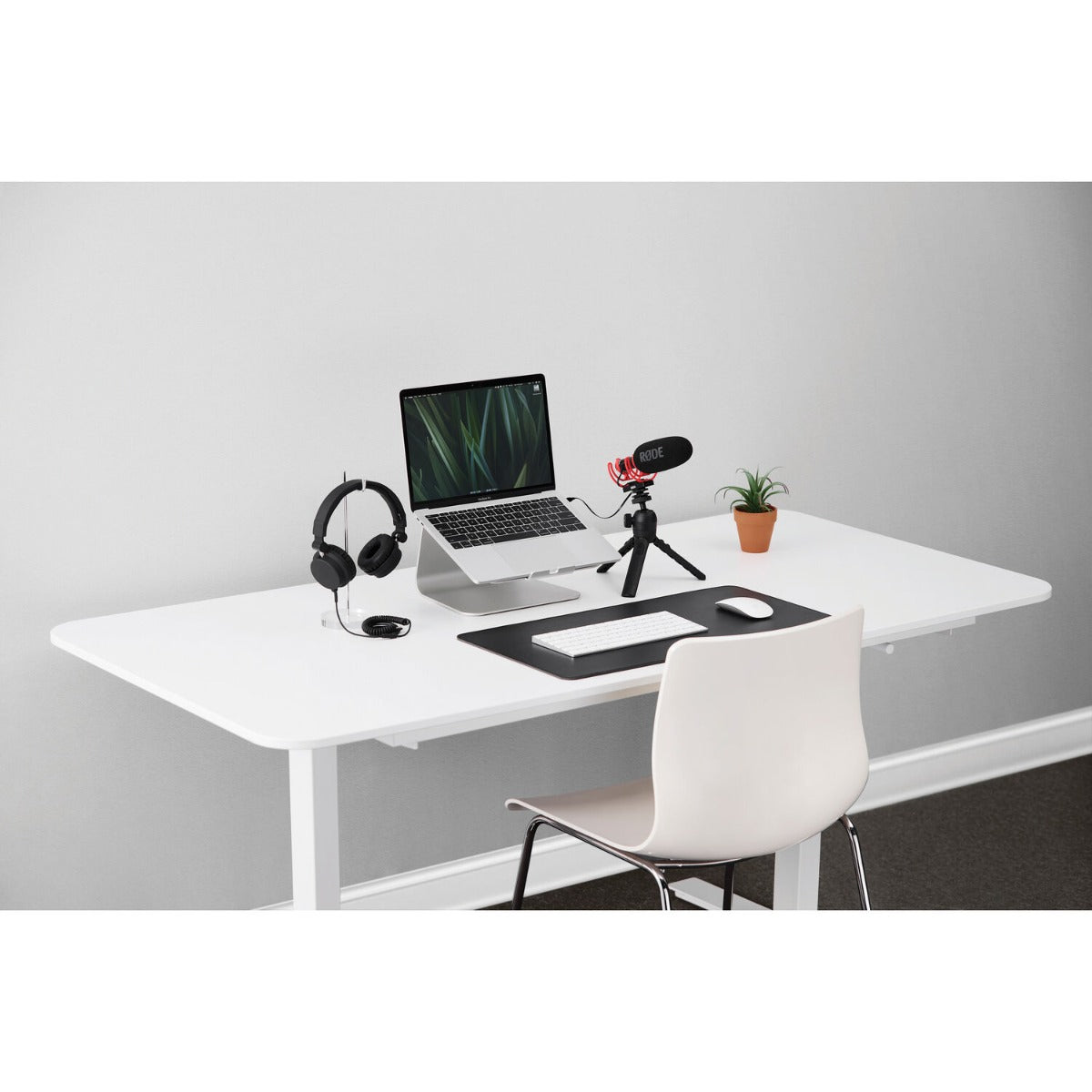 Rode Tripod 2 desktop microphone stand with adjustable tripod base and microphone holder for audio recording setup.