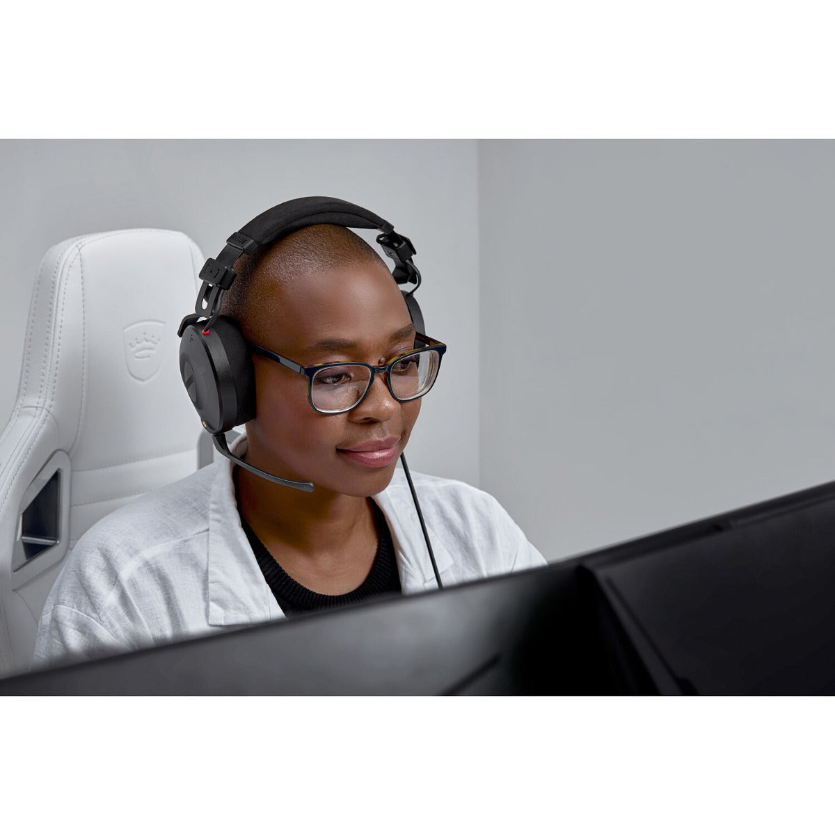 Rode NTH-100M gaming headphones with over-ear design, adjustable headband, and built-in microphone for immersive gaming audio.
