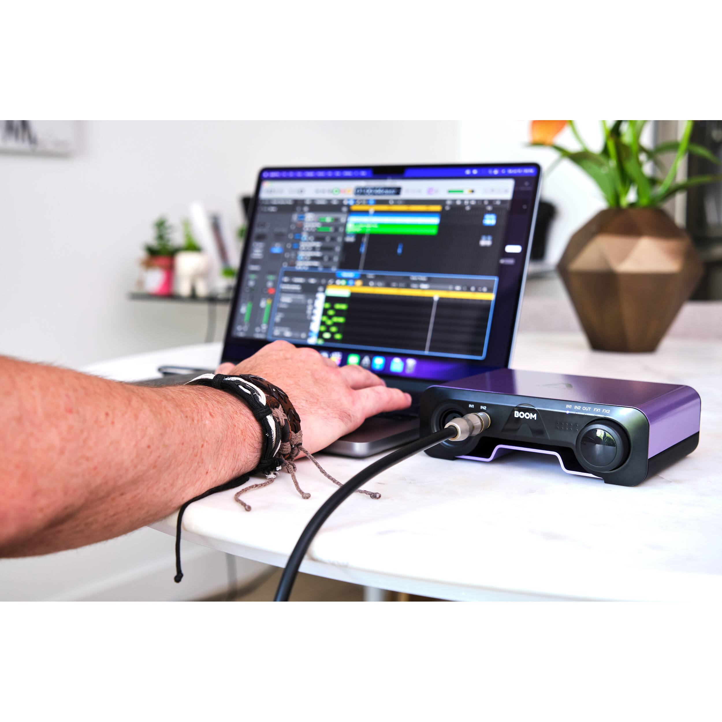 Apogee Boom