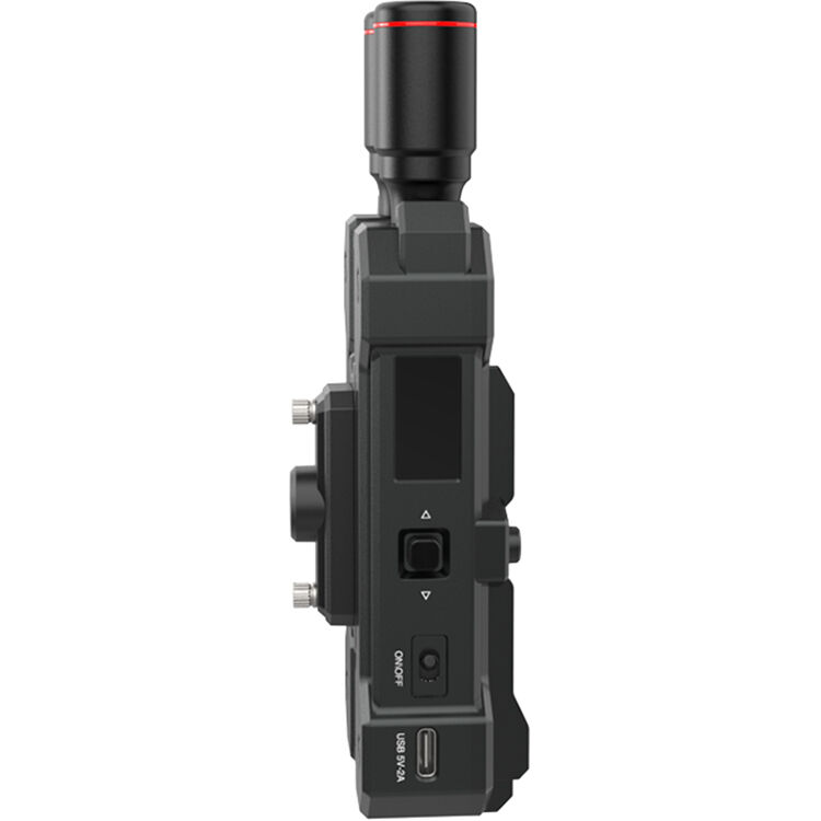 Hollyland Mars 4K wireless video transmitter connected to professional camera for high-definition video transmission.
