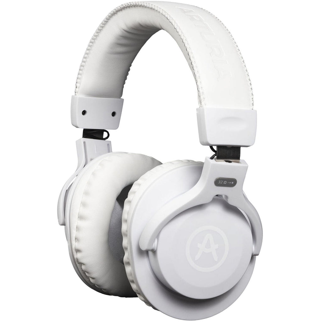 Arturia MiniFuse recording studio bundle with audio interface, headphones, and accessories for music production.