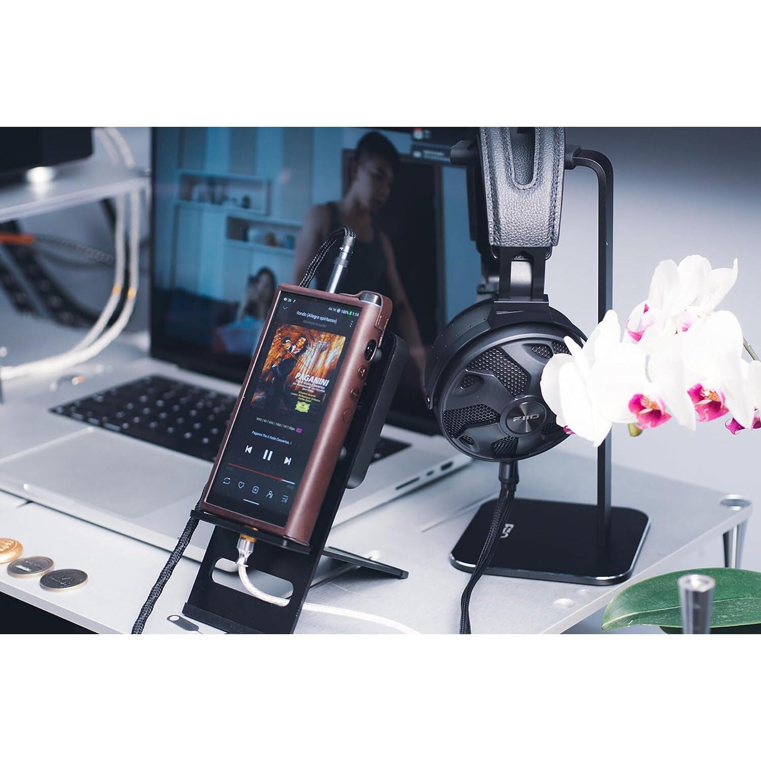 FiiO FT3 wired headphones with 350Ω impedance, featuring over-ear design and black finish, detailed close-up view.