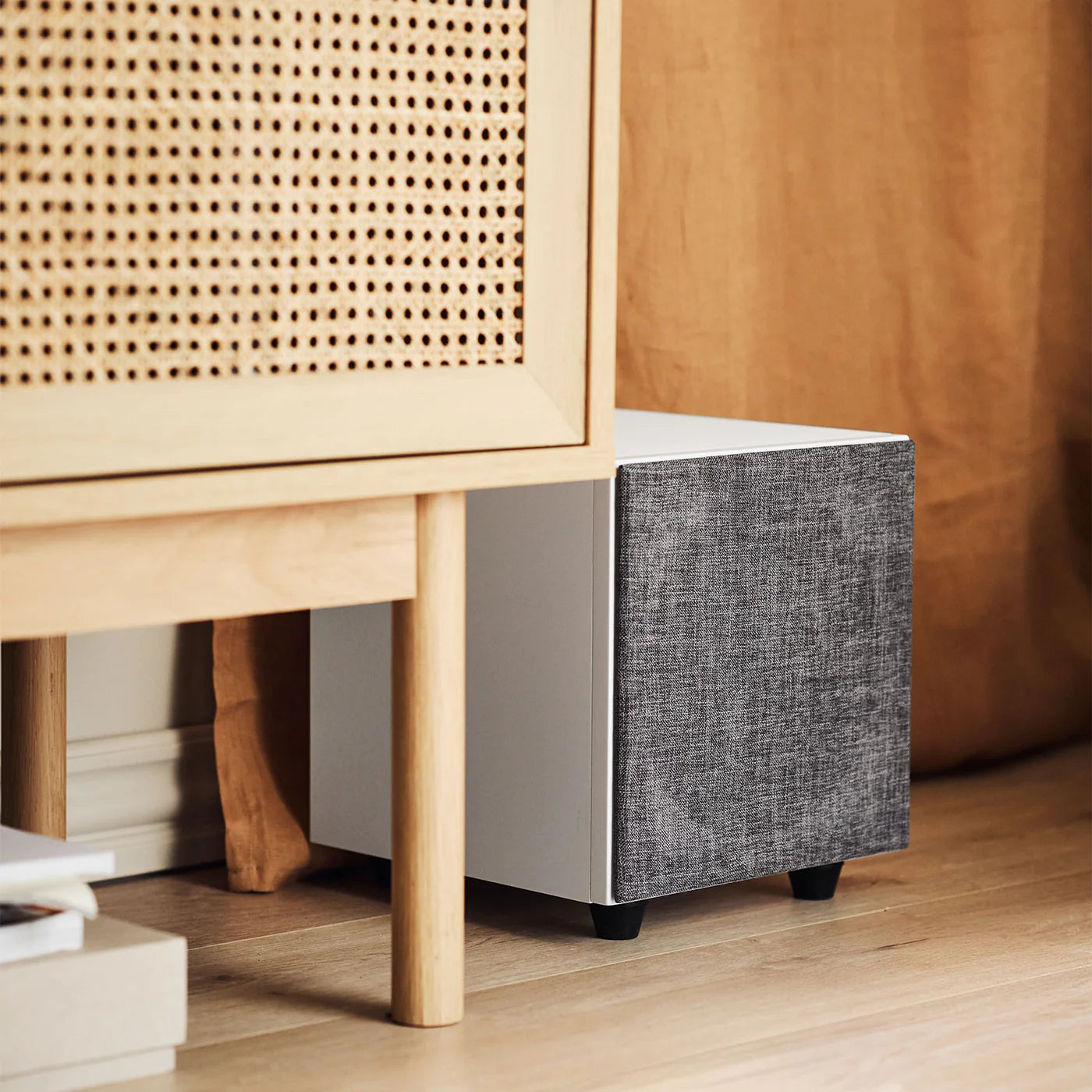 Argon Audio Malmö Sub 8 subwoofer with white finish, featuring a sleek design and a circular speaker grille on the front.