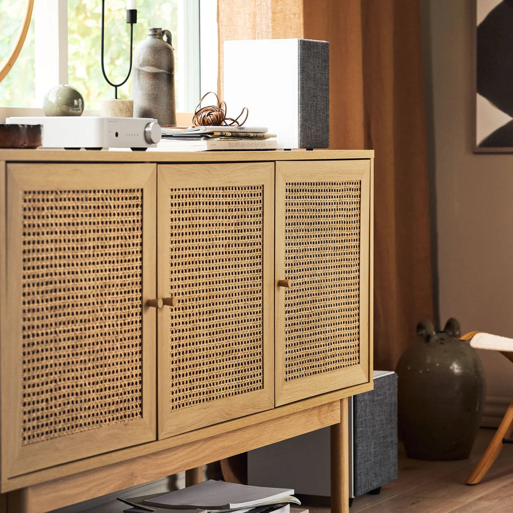 Argon Audio Forus 4 passive bookshelf speakers with white finish, detailed close-up showing speaker grille and wood veneer.