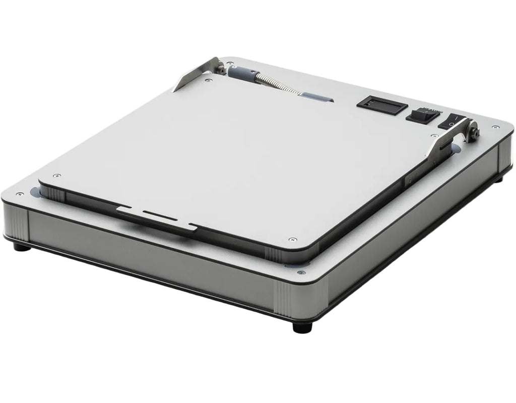 Pro-Ject Flatten It turntable isolation accessory in black, designed to reduce vibrations and improve audio clarity.