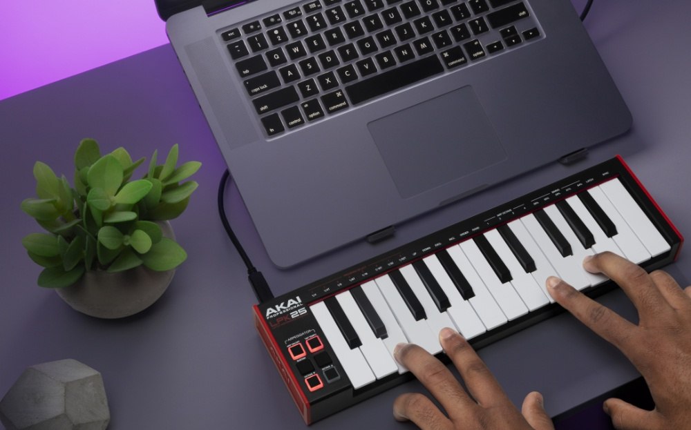Akai Professional LPK25 MK2