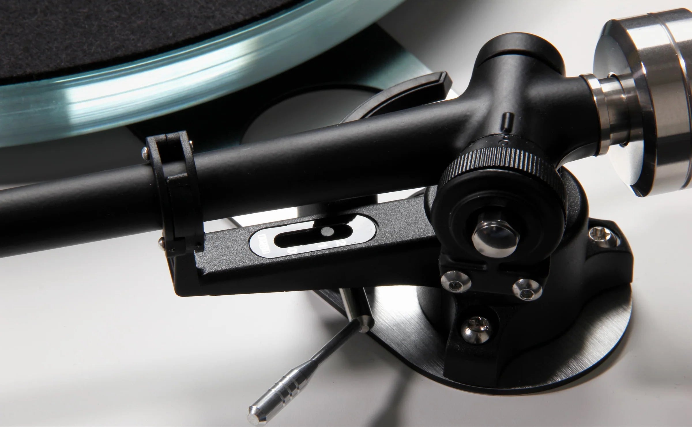 Rega Planar 6 (Polaris Grey, w/ Nd5 Cartridge)