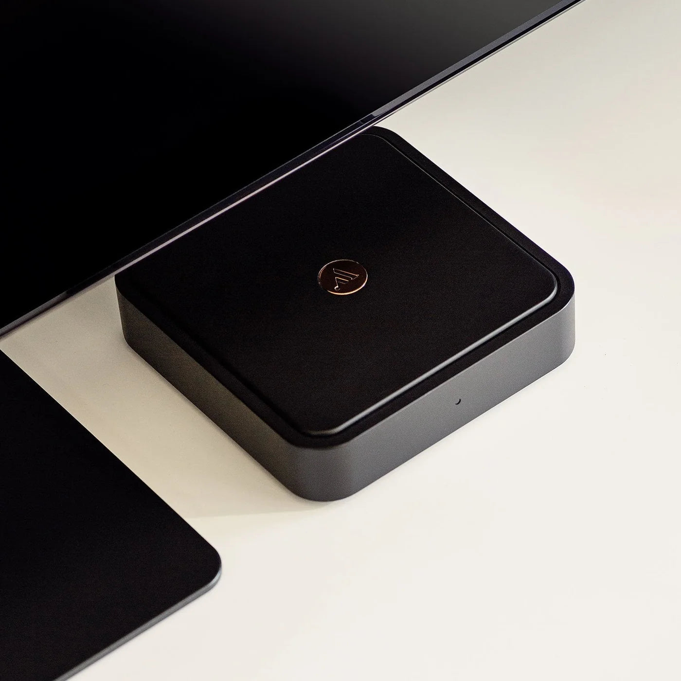 Argon Audio Solo music streamer, front view, black