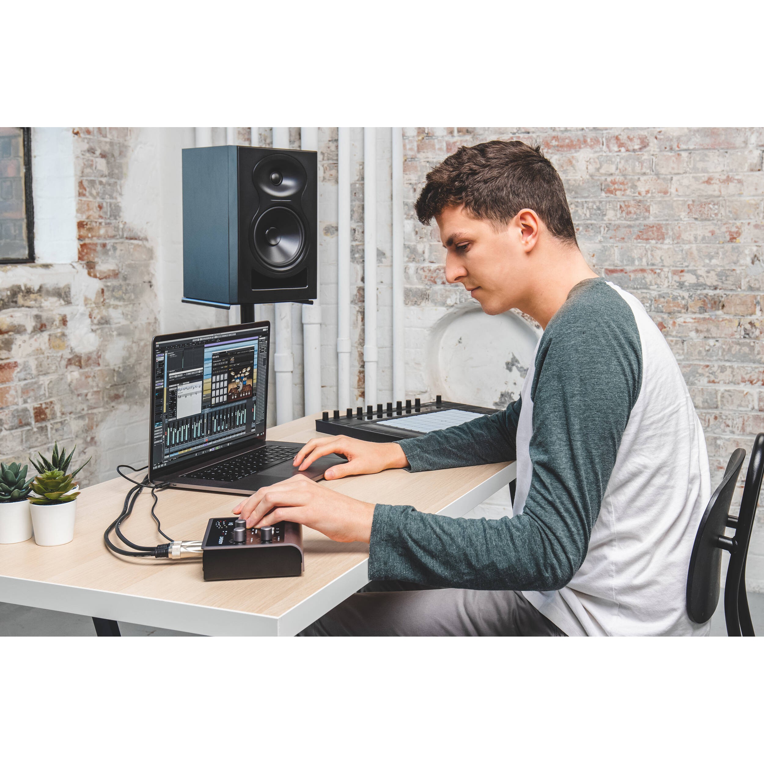 Audient iD4 MK2 USB audio interface, front view