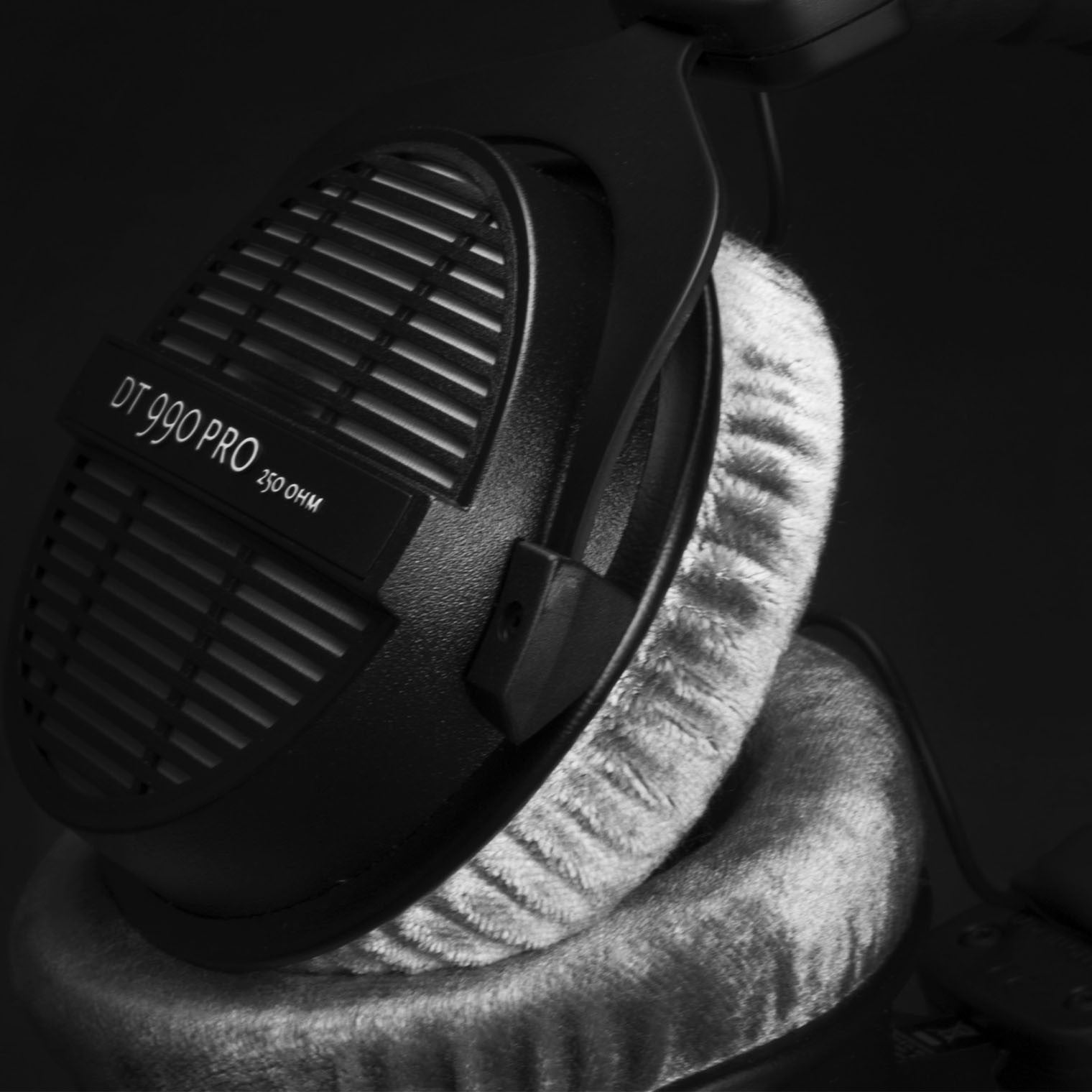 Beyerdynamic DT 990 Pro (250 Ω studio headphones, black alternate view 5