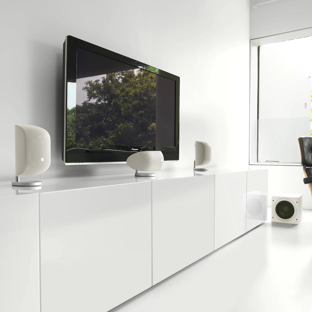 Bowers & Wilkins ASW608 subwoofer, side view in matte white