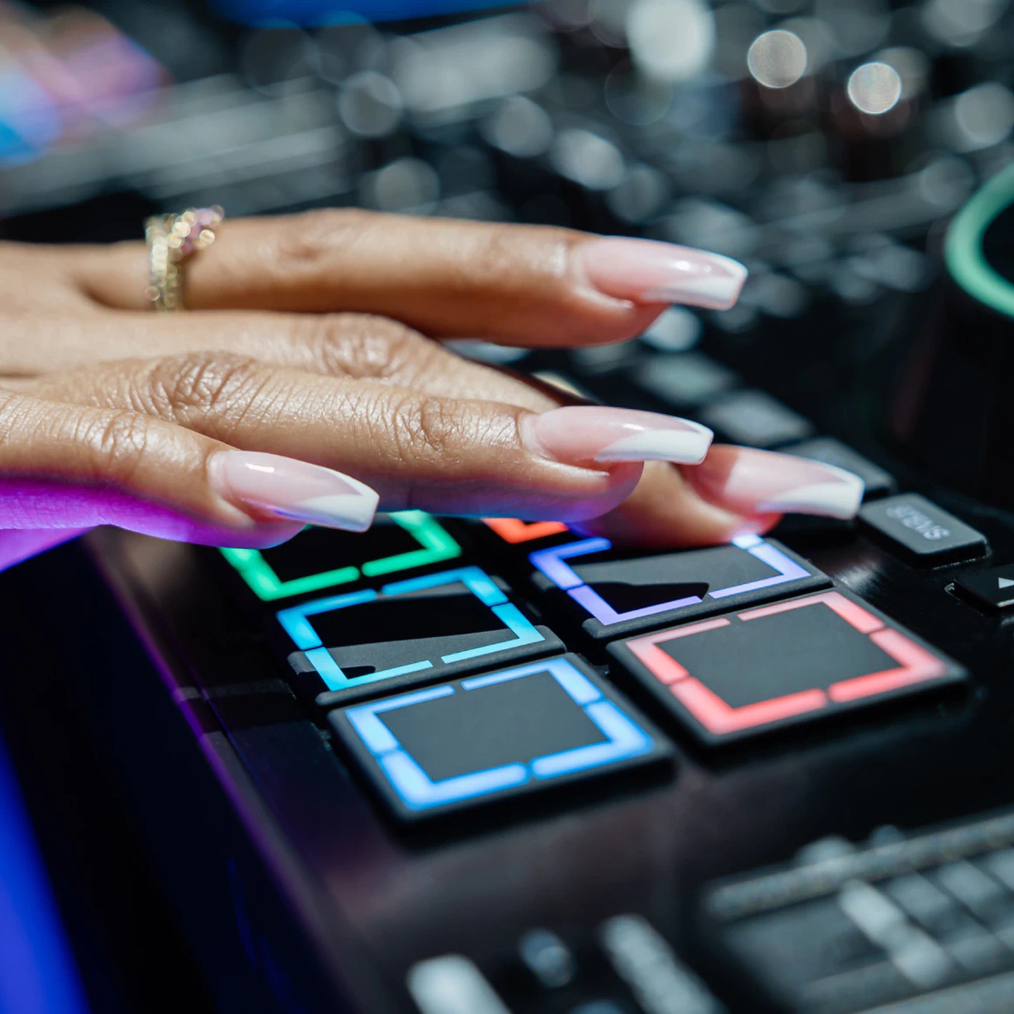 Denon DJ Prime 4 G2, DJ triggering the MPCe multi-zone performance pads
