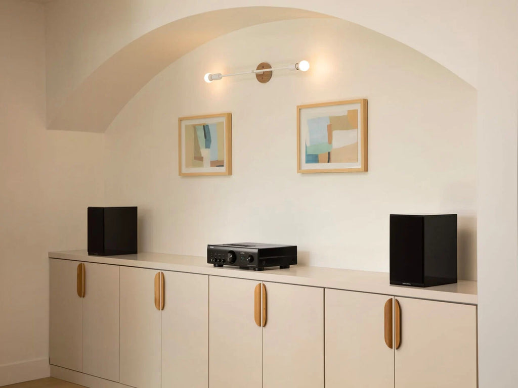 Denon PMA-900HNE stereo amplifiers, lifestyle