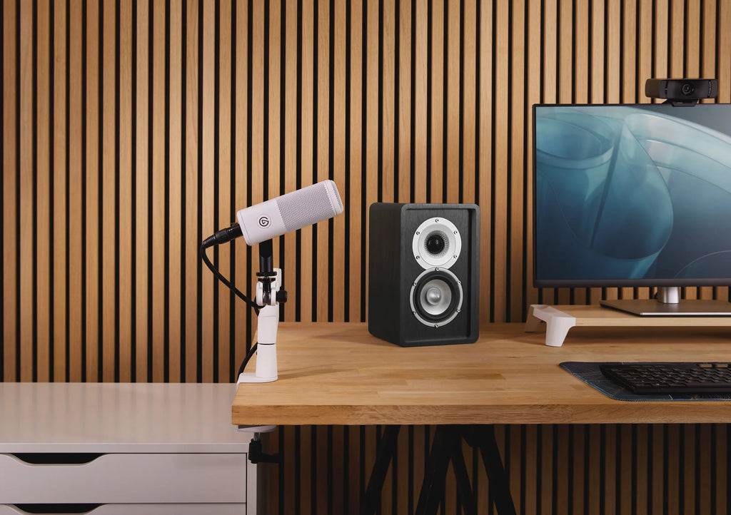 Elgato Wave Mic Arm Pro, white, in use