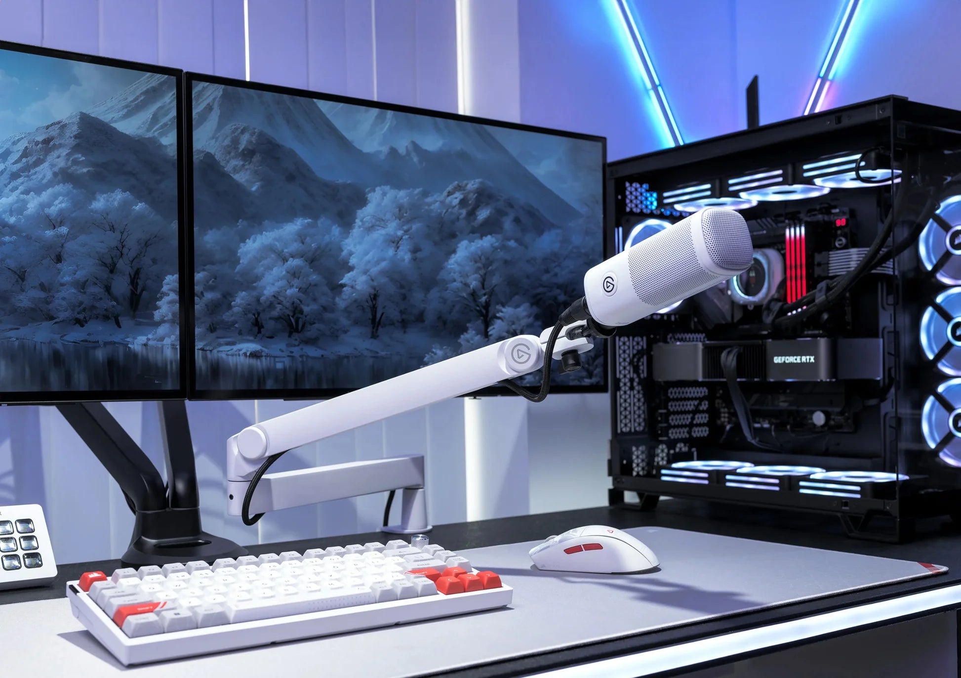Elgato Wave Mic Arm Pro, white, in use
