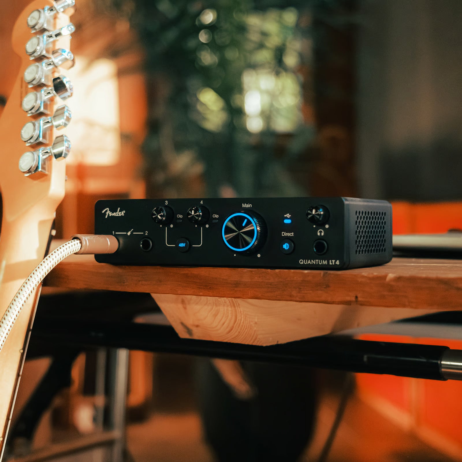 Fender Quantum LT 4 USB audio interface with multiple input/output ports and sleek design for music recording and streaming.
