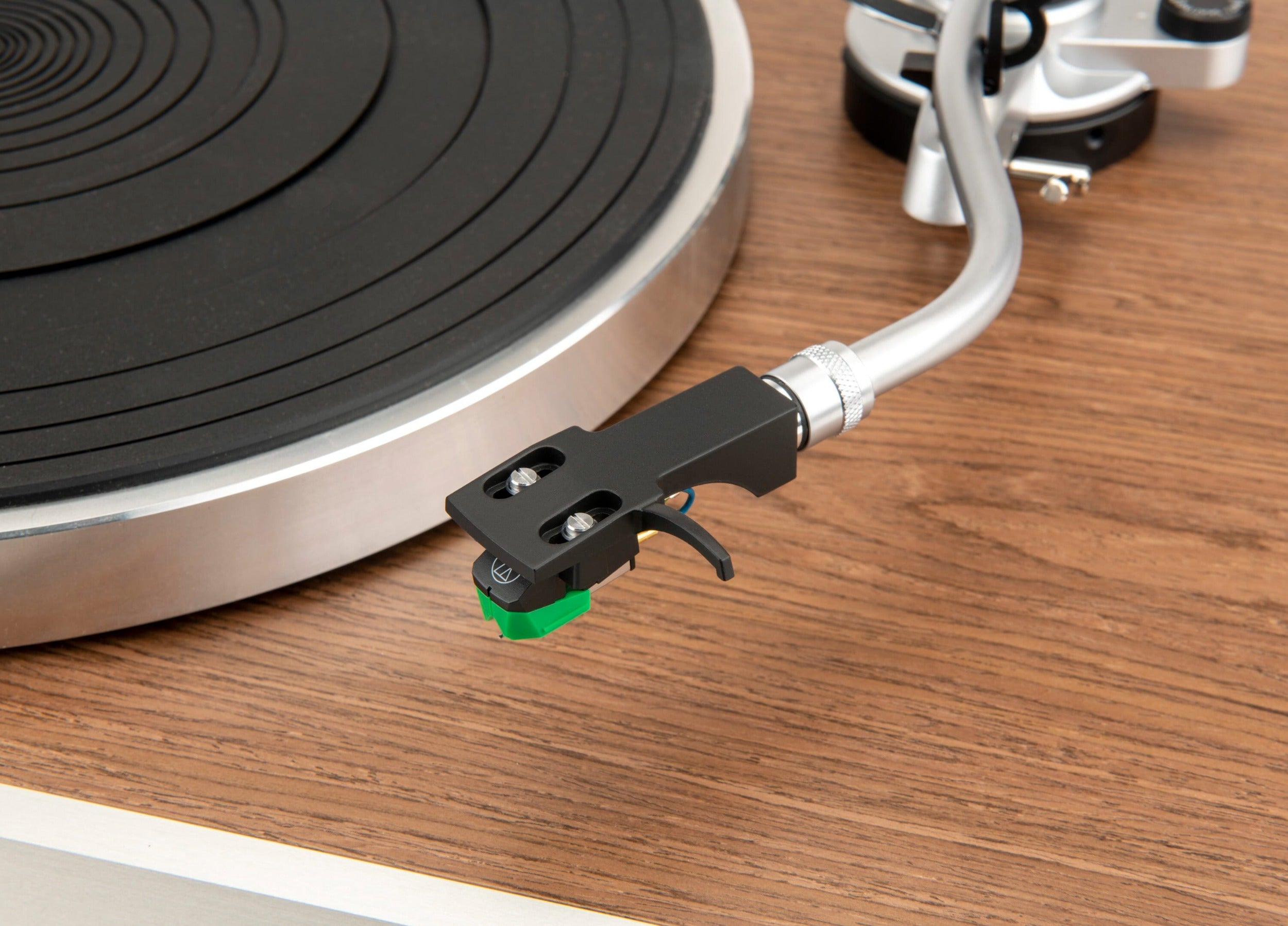 Close-up of JBL TT350 turntable with lid open, showing the turntable platter and tonearm in detail.
