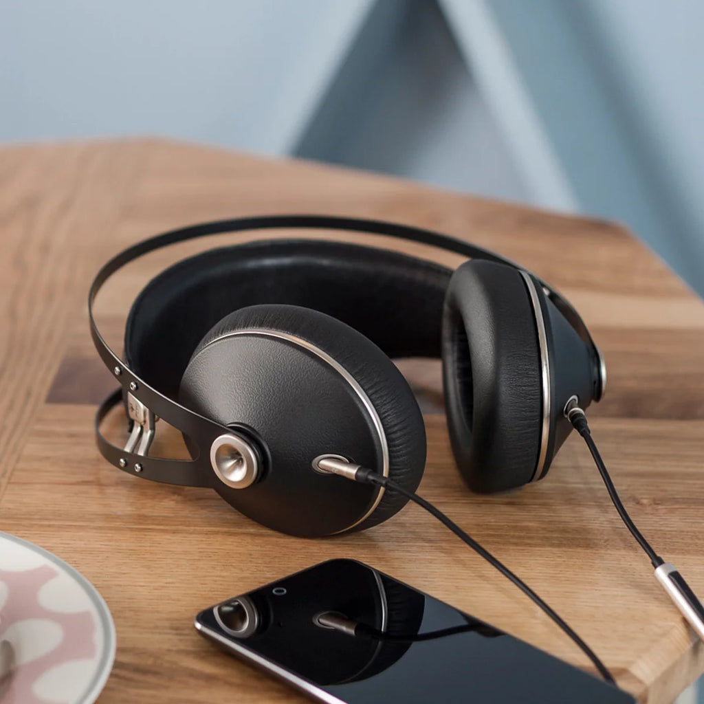 Meze Audio 99 Neo (Black / Silver), wired headphones, angle, black