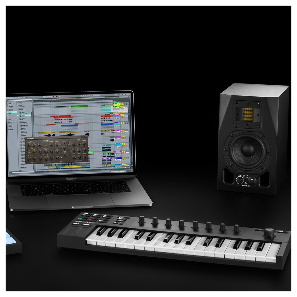 Native Instruments Komplete Kontrol M32 MIDI keyboard with compact design, black keys, and control knobs for music production.