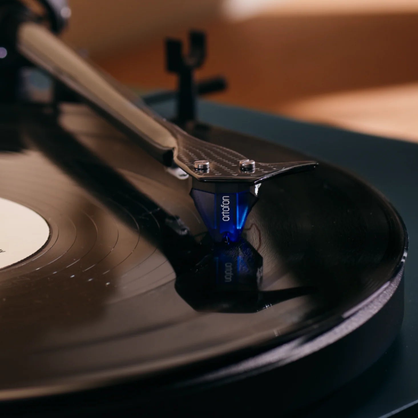 Ortofon 2M Blue Cartridge, close-up