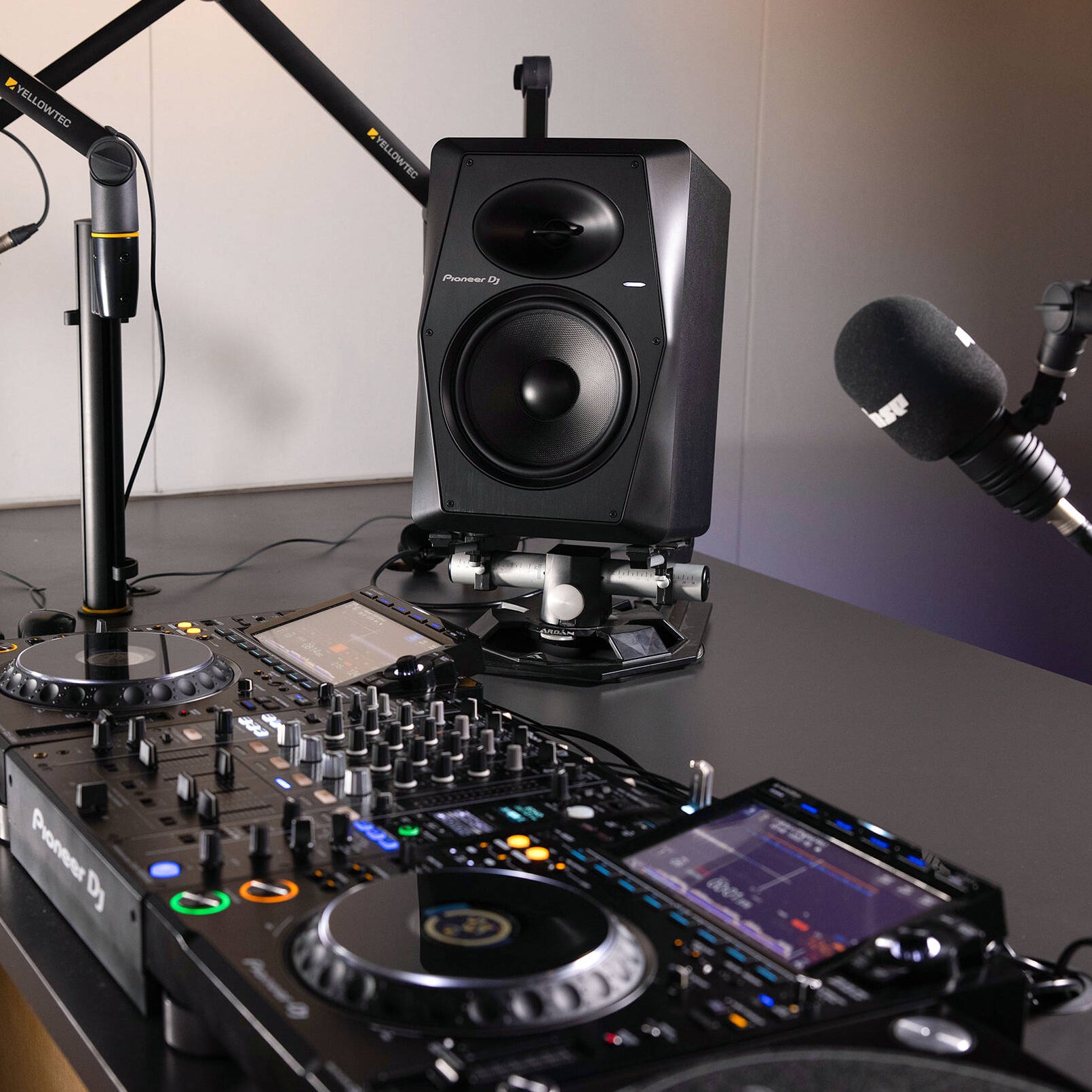 Pioneer DJ Pioneer VM-70, active nearfield monitors, angle