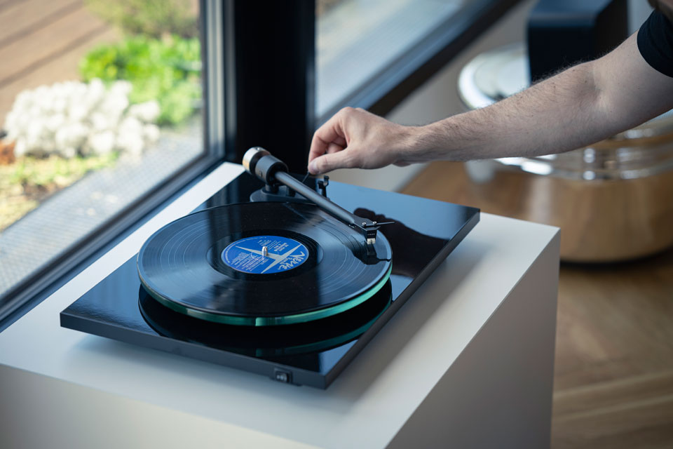 Pro-Ject T2 Super Phono turntable, detail view