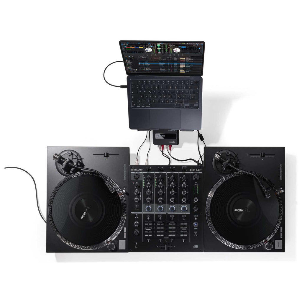 Reloop RP-2000 MK4 Black turntables in a DVS setup with laptop and mixer