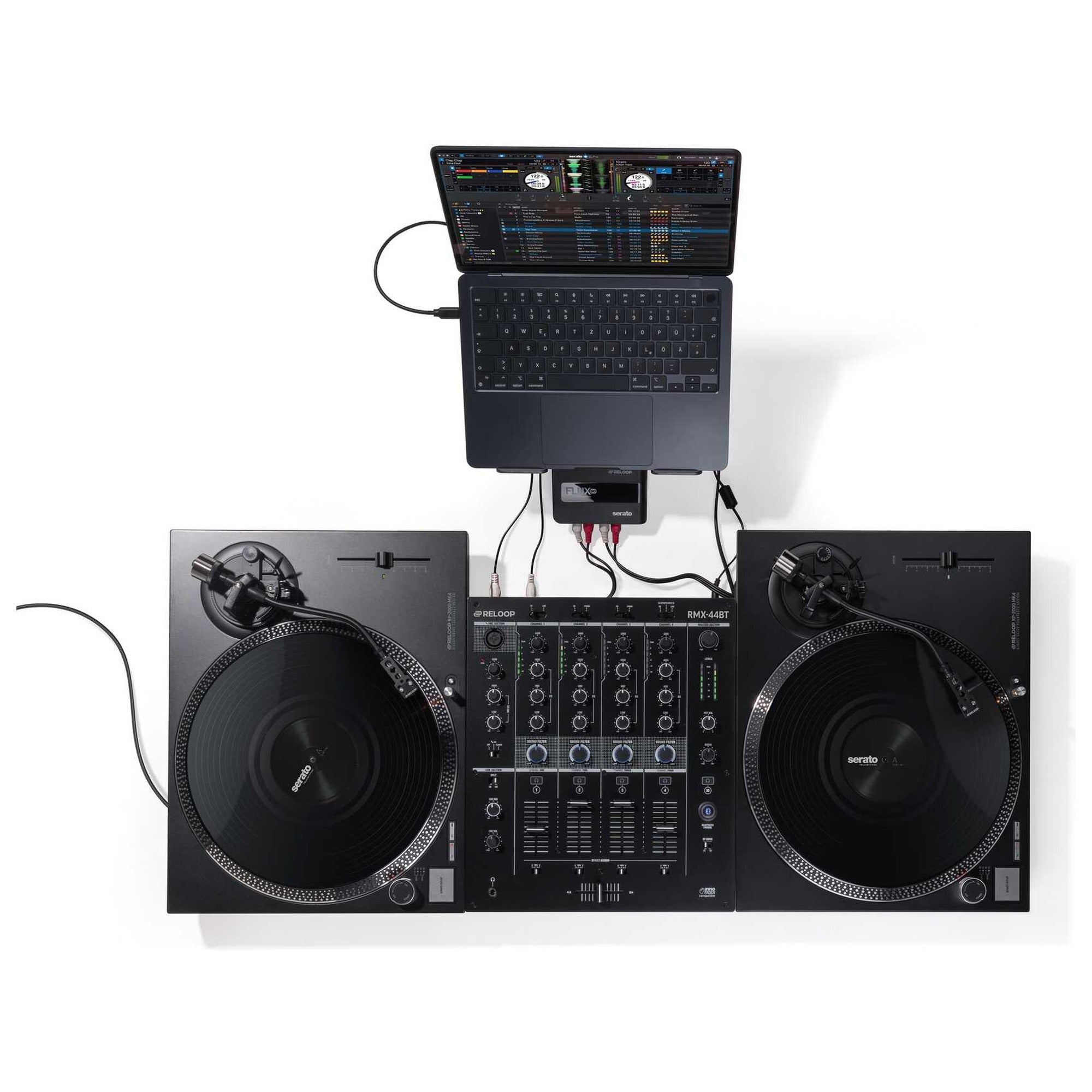 Reloop RP-2000 MK4 Black turntables in a DVS setup with laptop and mixer