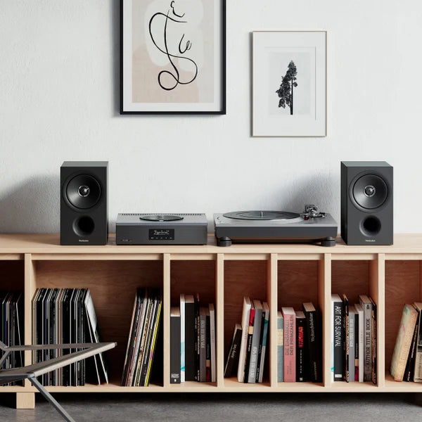 Technics SA-C600 stereo amplifier with sleek black design and control knobs, showcasing modern audio equipment for high-quality sound.