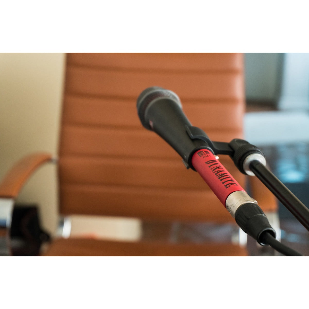 sE Electronics DM1 Dynamite inline active microphone preamp (view 3)