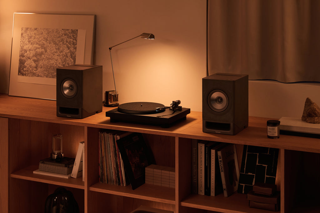 Technics SL-40CBT turntable, black view