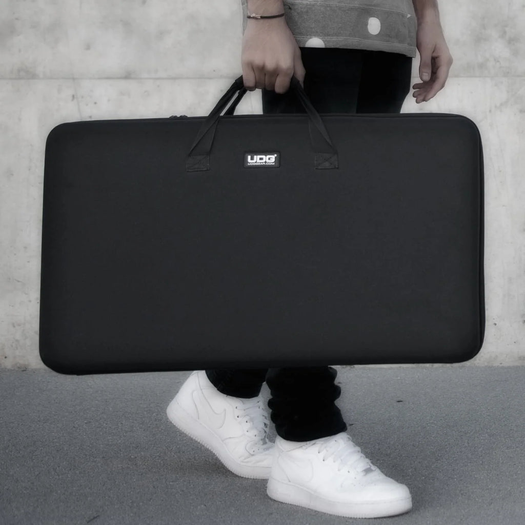 UDG Creator Controller Hardcase Large Black (U8302BL), detail view.