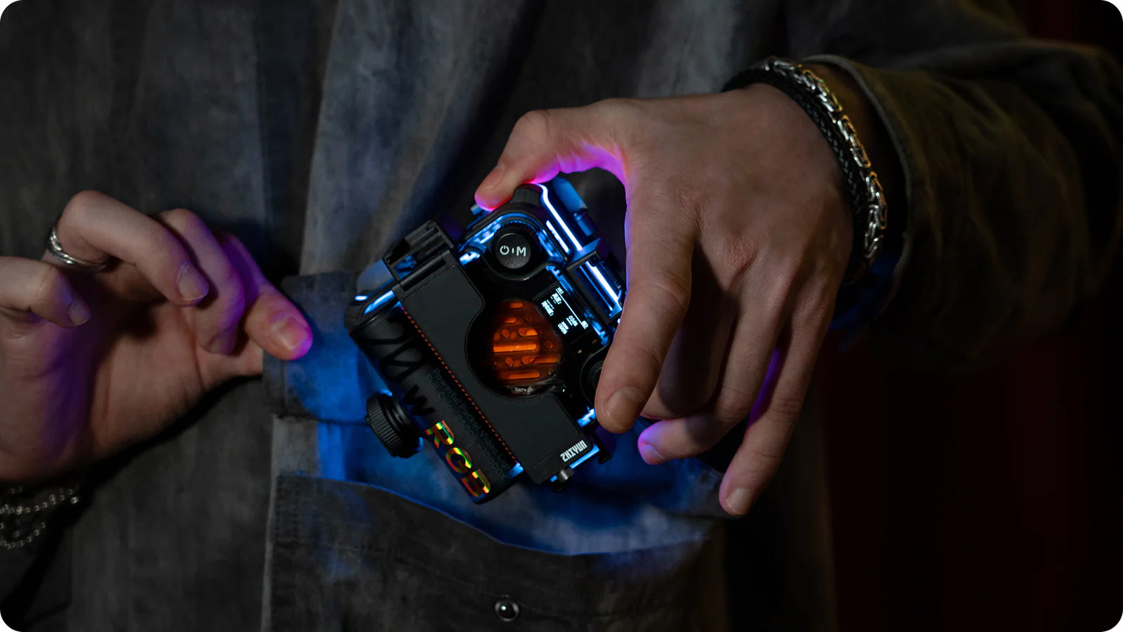 Zhiyun Fiveray M20 bi-color LED light, detail view.