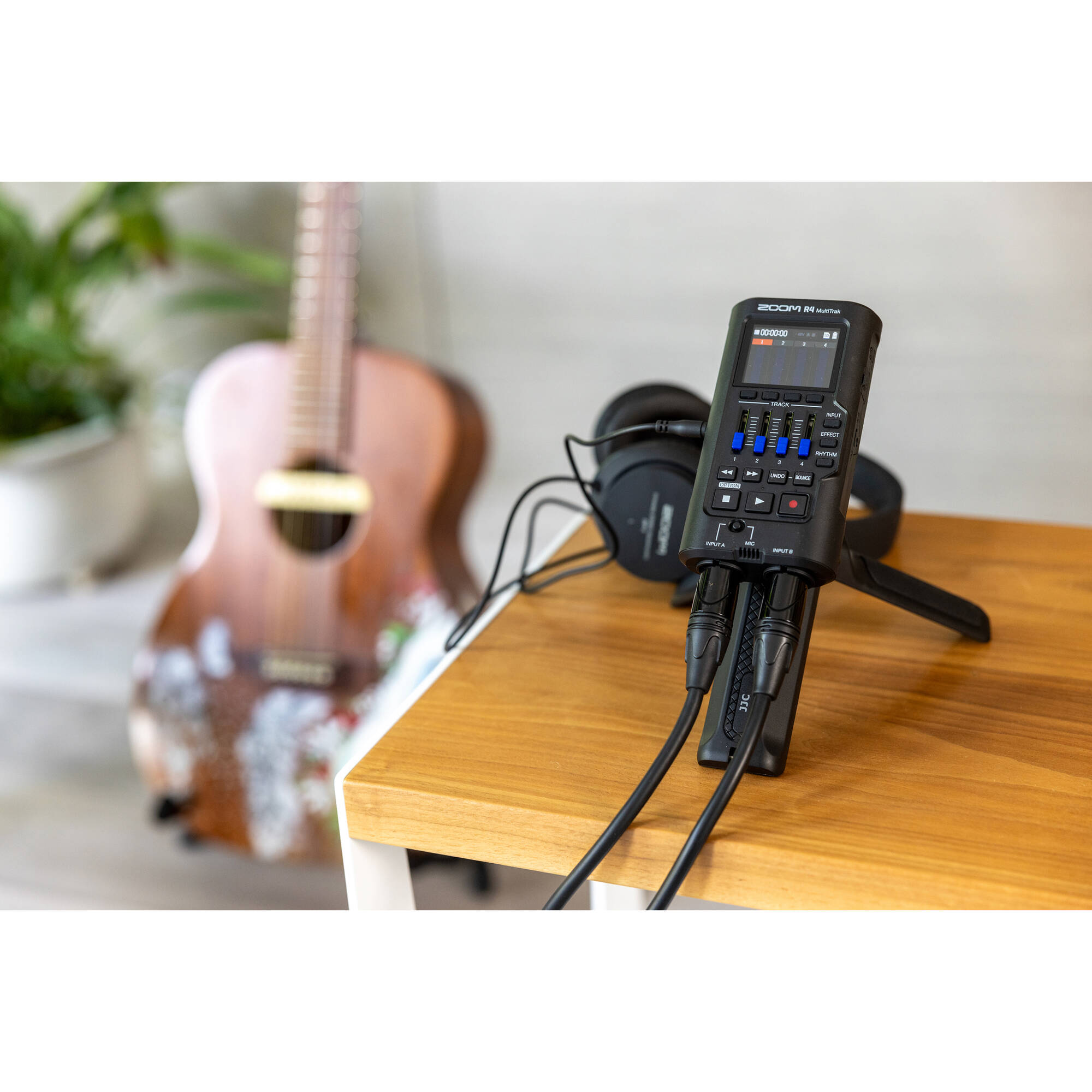 Zoom R4 MultiTrak digital recorder